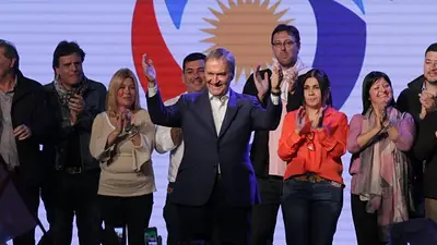 Elecciones en Córdoba: Schiaretti celebró su aplastante triunfo y se alejó de "la grieta" entre Macri y Cristina Kirchner Elecciones en Córdoba: Schiaretti celebró su aplastante triunfo y se alejó de "la grieta" entre Macri y Cristina Kirchner