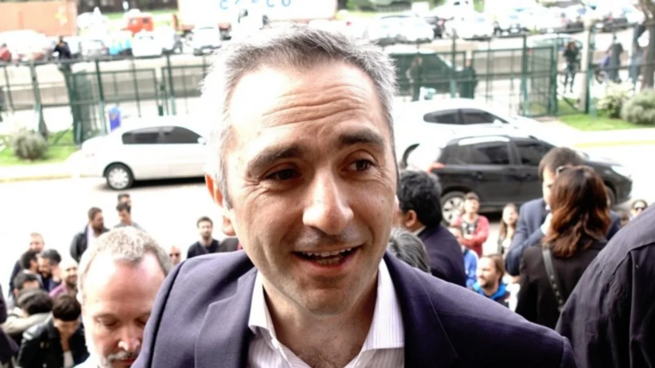 Larroque: "Se está charlando bien con Sergio Massa en búsqueda de la unidad"