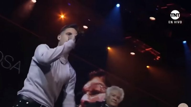 Premios Carlos Gardel: "Wos" criticó al macrismo y conmovió a todos