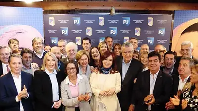Elecciones 2019: la foto de Cristina y el PJ copó los medios del país Elecciones 2019: la foto de Cristina y el PJ copó los medios del país