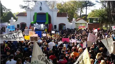 Personas con discapacidad marcharon a la Quinta de Olivos contra el recorte Personas con discapacidad marcharon a la Quinta de Olivos contra el recorte