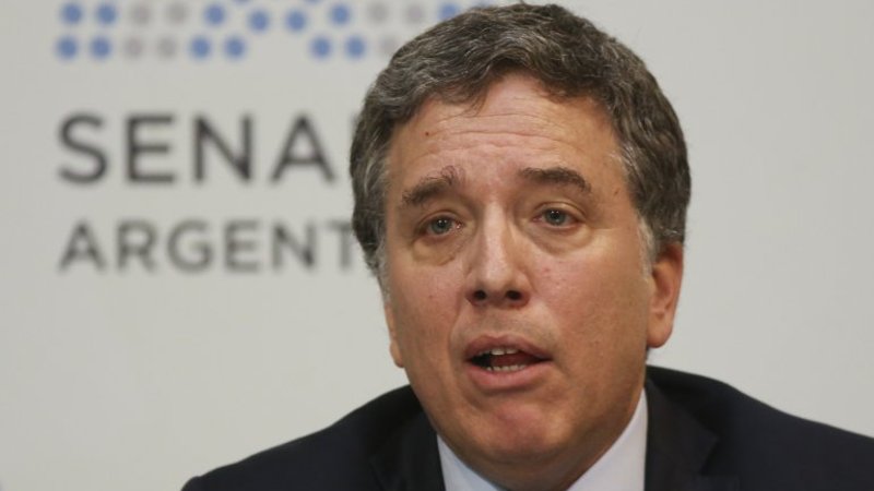 Inflación: Dujovne contradice a Macri y Sandleris y dice que "no es para festejar" un IPC de 3,4%