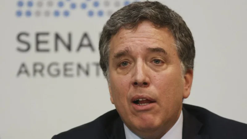 Inflación: Dujovne contradice a Macri y Sandleris y dice que "no es para festejar" un IPC de 3,4%