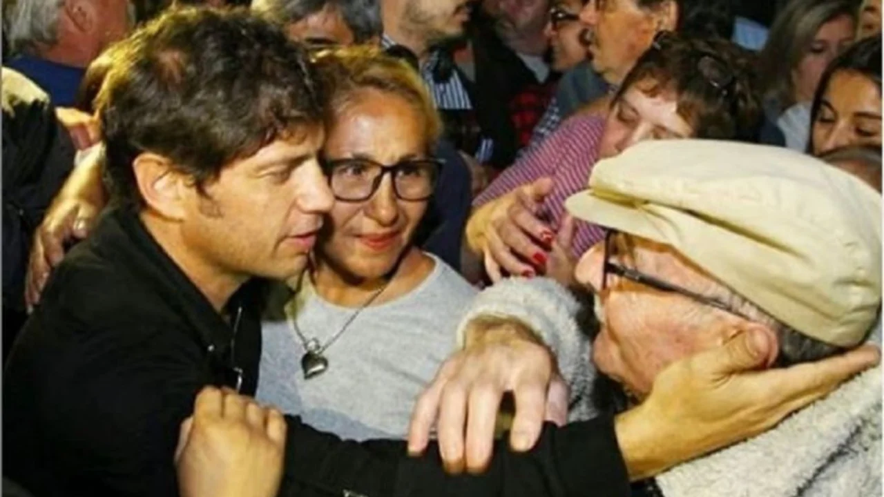 Axel Kicillof recorrió Roque Perez: "La economía está cada vez peor"