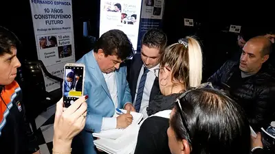 Espinoza presentó "10 años construyendo futuro", el libro sobre su gestión en La Matanza Espinoza presentó "10 años construyendo futuro", el libro sobre su gestión en La Matanza