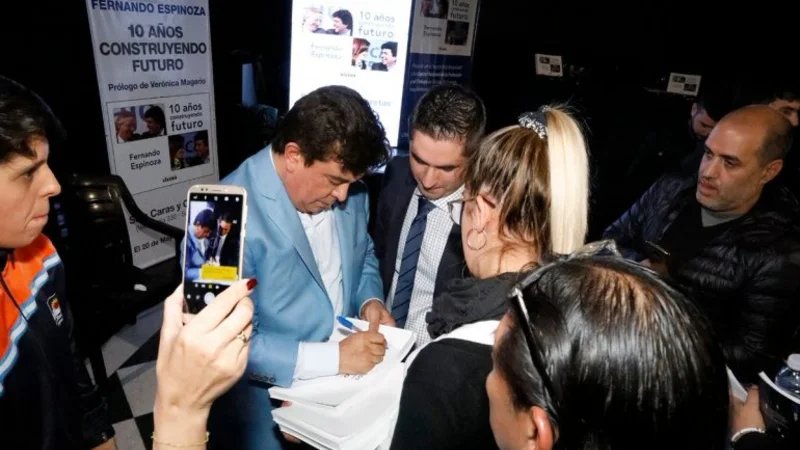 Espinoza presentó "10 años construyendo futuro", el libro sobre su gestión en La Matanza