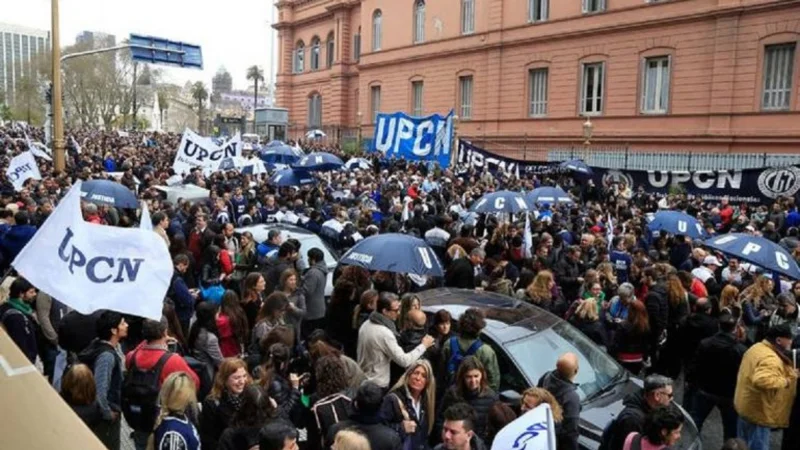 Paritarias 2019: UPCN acordó 28% de aumento para trabajadores estatales con cláusula de revisión