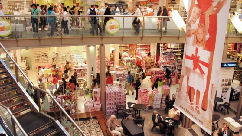 Por la recesión, el consumo privado se desplomó en abril y acumula 11 meses en fila
