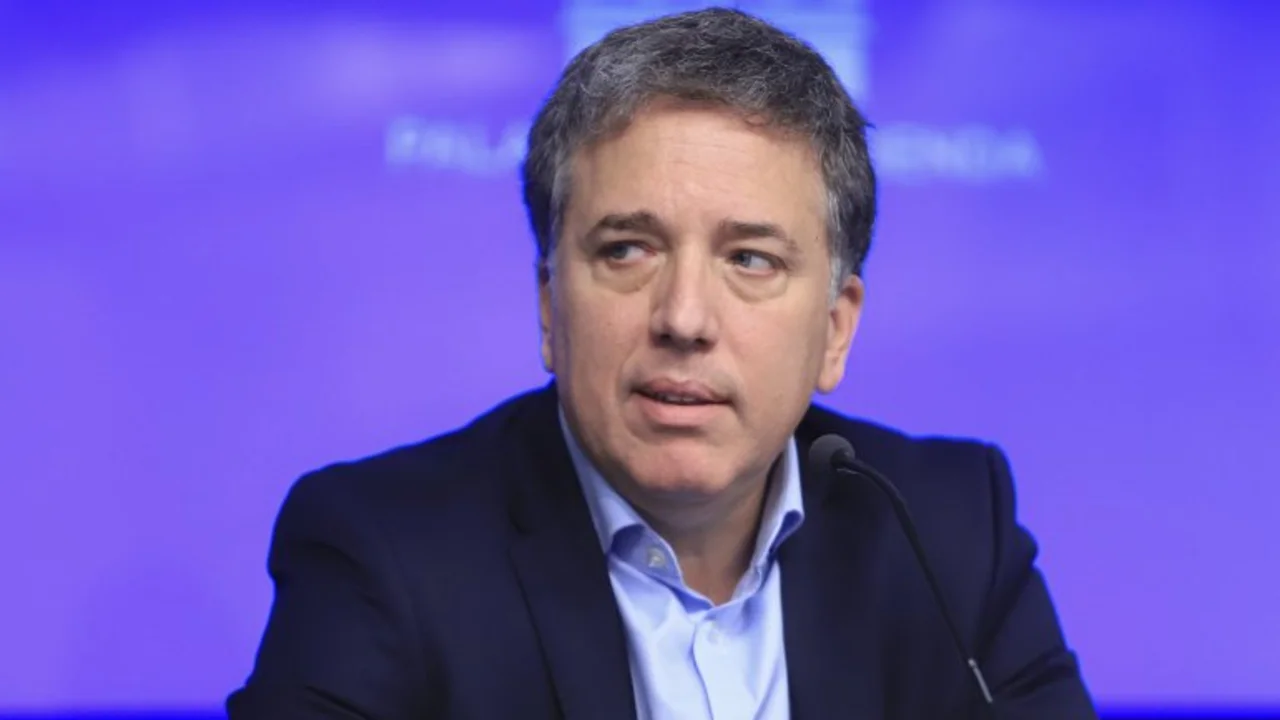 El Gobierno se rifó el último desembolso del FMI en sólo un mes