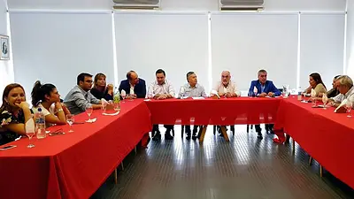 La UCR define el futuro de la alianza con Macri en la cumbre de Parque Norte La UCR define el futuro de la alianza con Macri en la cumbre de Parque Norte