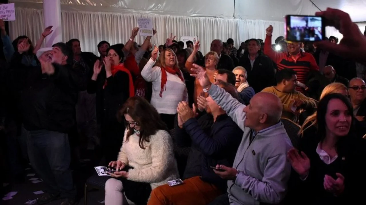 Elecciones 2019: militantes radicales fueron a Parque Norte a mostrar su descontento con Cambiemos