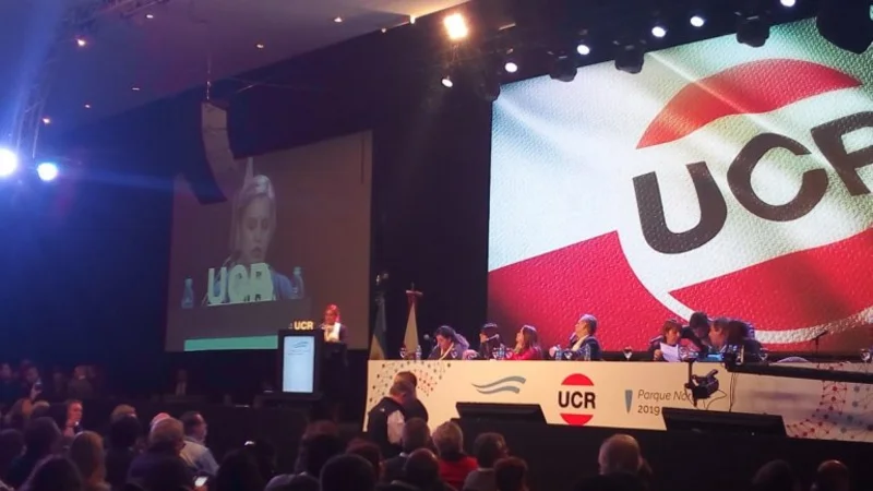 De no creer: una diputada radical atacó a los gobiernos de Alfonsín e Illia en plena Convención de la UCR