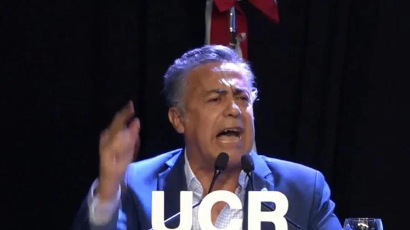En la convención radical, militantes interrumpieron con insultos a Cornejo