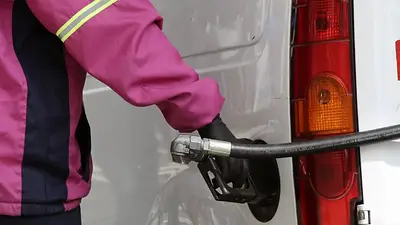 Gobierno pospone impuesto a los combustibles pero empresas suben naftas igual Gobierno pospone impuesto a los combustibles pero empresas suben naftas igual