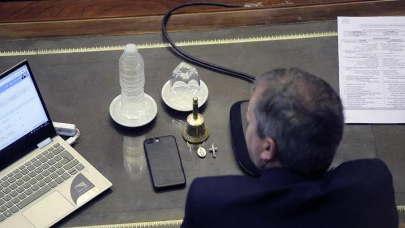 In fraganti: lo pescaron a Monzó en una incómoda situación que involucra a Agustín Rossi