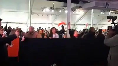 Explotó el radicalismo en la Convención Nacional: "Mauricio Macri, la p... que te parió" Explotó el radicalismo en la Convención Nacional: "Mauricio Macri, la p... que te parió"