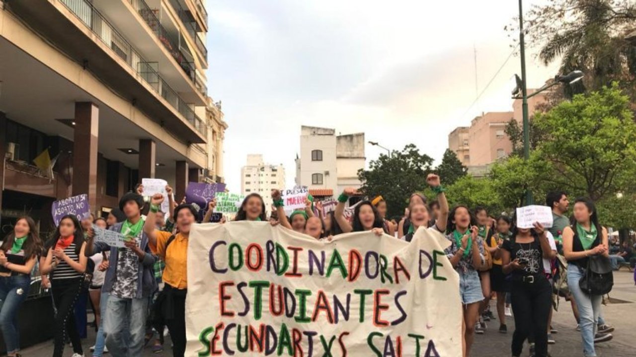 Estudiantes en Salta fueron sancionados por manifestarse a favor del aborto