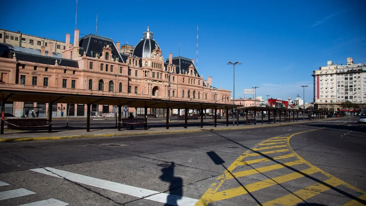 Un sector de la UTA anunció un paro de colectivos para el martes