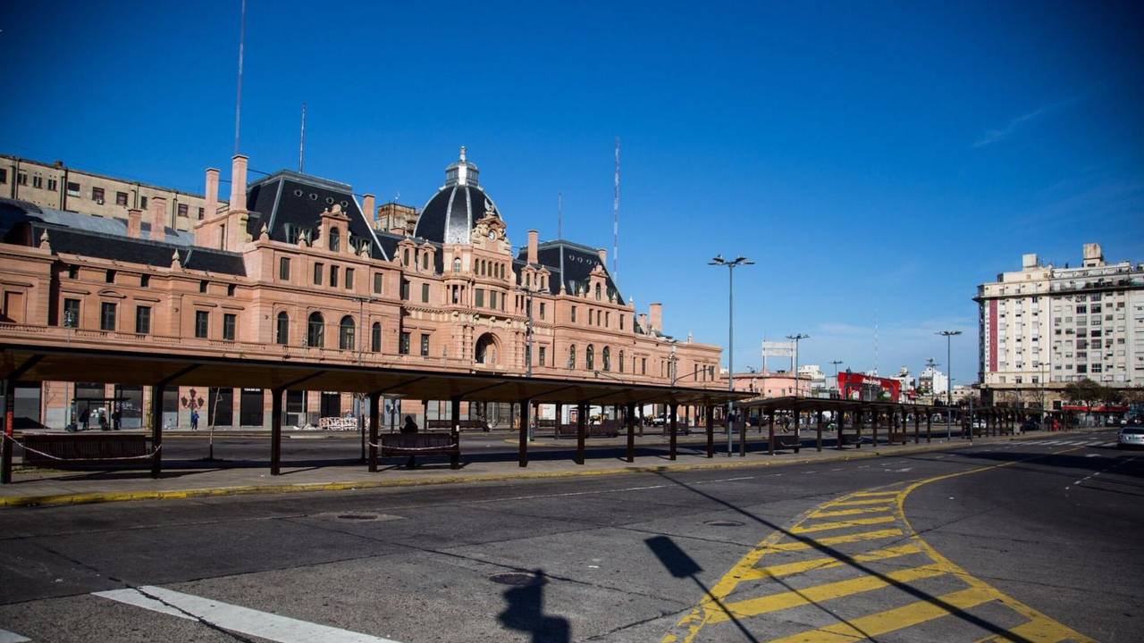 Cae el consumo en Constitución, Once y Retiro: cuánto le cuesta comer al trabajador de a pie