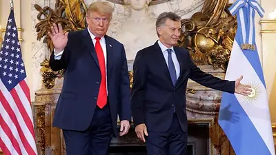 El Gobierno de Macri le prometió a EE.UU. que si el FMI adelantaba su reembolso "no volvía el comunismo" El Gobierno de Macri le prometió a EE.UU. que si el FMI adelantaba su reembolso "no volvía el comunismo"