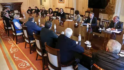 Empresarios presionan para reducir los controles de la fuga de capitales Empresarios presionan para reducir los controles de la fuga de capitales