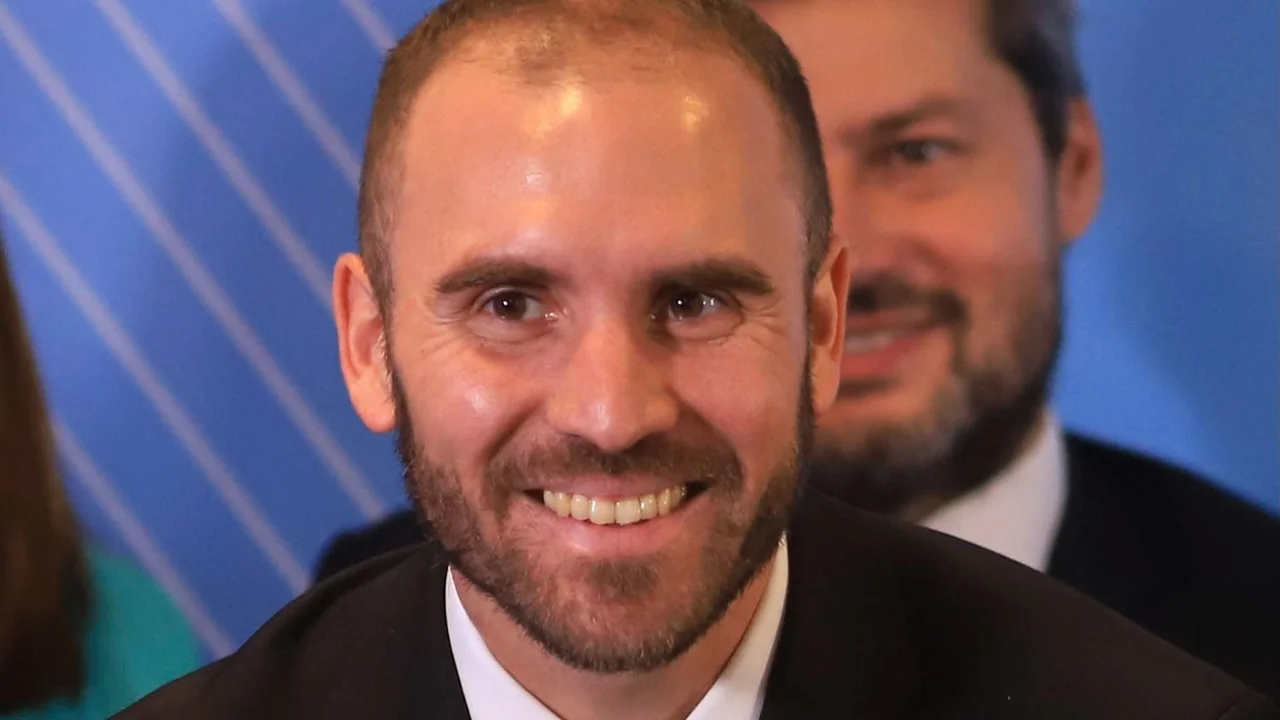El Gobierno confirmó el acuerdo con bonistas y resuelve una de las herencias más pesadas de Macri 