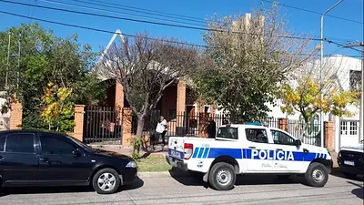 Violaron la cuarentena para ir a misa y fueron detenidos en la puerta de la Iglesia Violaron la cuarentena para ir a misa y fueron detenidos en la puerta de la Iglesia