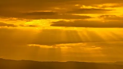Confirman un misterioso planeta gigante que tiene cielo amarillo y lluvias de hierro Confirman un misterioso planeta gigante que tiene cielo amarillo y lluvias de hierro