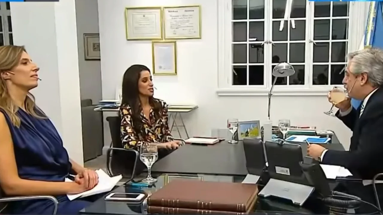 Alberto Fernández mostró su último chat con Cristina Kirchner en vivo y sorprendió a TN