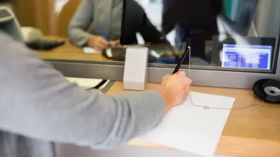 El Gobierno determinó que los bancos no podrán pedir crédito para pago de sueldos El Gobierno determinó que los bancos no podrán pedir crédito para pago de sueldos