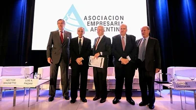 La asociación de empresas que lidera Clarín presionó a Alberto Fernández para que levante la cuarentena La asociación de empresas que lidera Clarín presionó a Alberto Fernández para que levante la cuarentena