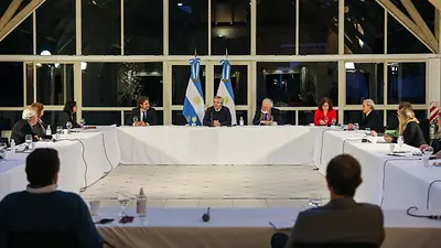 Alberto Fernández define el futuro de la cuarentena con sus asesores Alberto Fernández define el futuro de la cuarentena con sus asesores