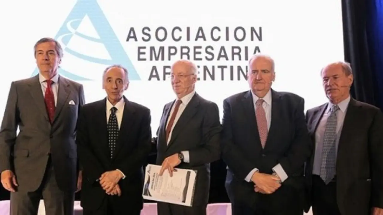 El editorial de Roberto Navarro: hay que bancar a Alberto frente a las presiones de la derecha