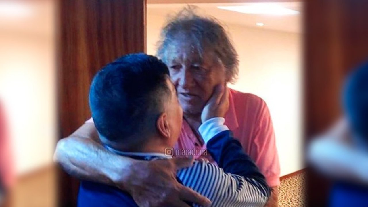 El emotivo mensaje de Diego Maradona por la muerte del 'Trinche' Carlovich