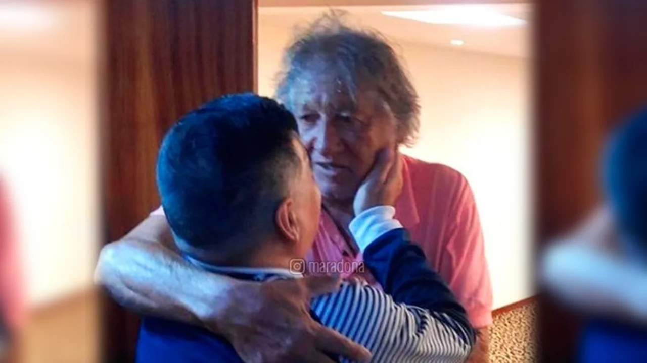 El emotivo mensaje de Diego Maradona por la muerte del 'Trinche' Carlovich