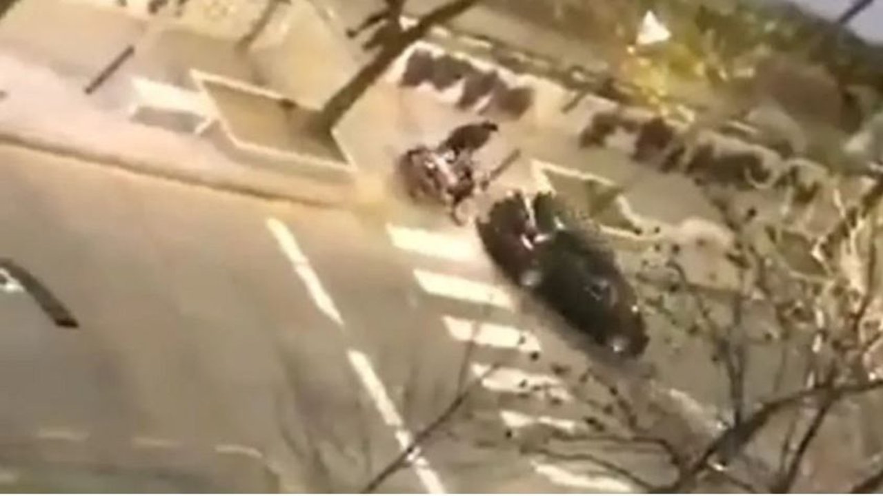 Video: alcoholizado intentó atropellar a motociclista varias veces en Lugano
