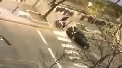 Video: alcoholizado intentó atropellar a motociclista varias veces en Lugano Video: alcoholizado intentó atropellar a motociclista varias veces en Lugano