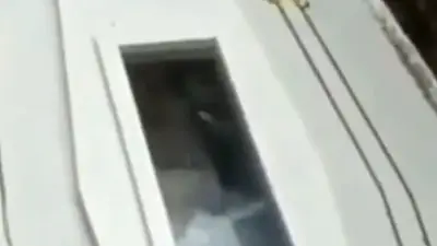 Video escalofriante: filman a un muerto que se mueve y "saluda" dentro del ataúd Video escalofriante: filman a un muerto que se mueve y "saluda" dentro del ataúd