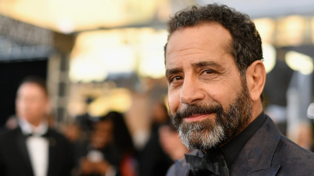 El actor Tony Shalhoub reveló que él y su mujer se infectaron de covid-19