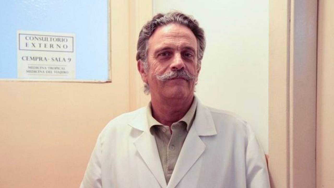 Un asesor de Alberto Fernández calificó como "una piña en los dientes" el aumento de casos pero ratificó la apertura