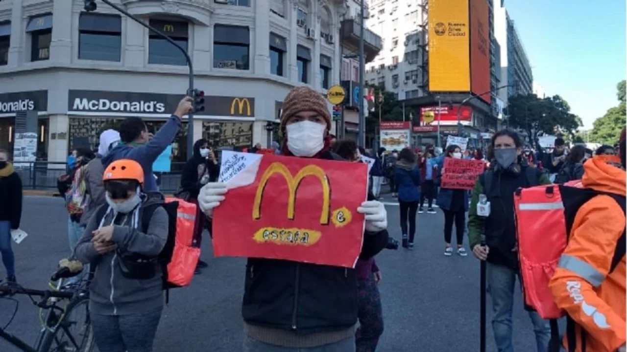 Trabajadores precarizados marcharon al Obelisco en cuarentena
