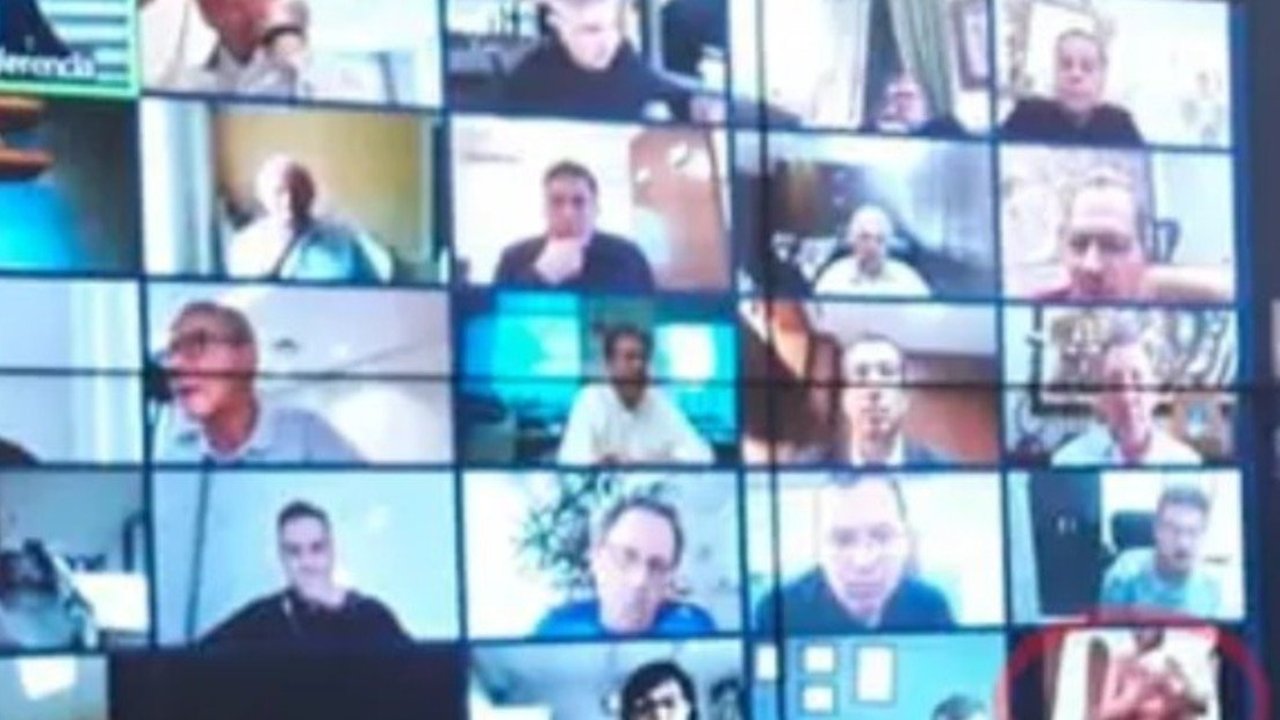Un empresario se desnudó frente a Jair Bolsonaro durante una videoconferencia