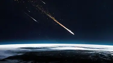 El momento exacto en el que un meteorito cae sobre Siberia