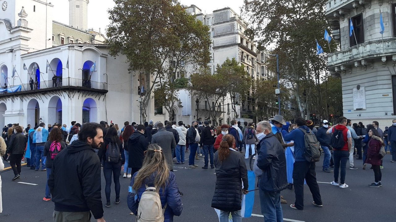 Militantes anticuarentena protestaron en Plaza de Mayo con violentos mensajes contra el Gobierno