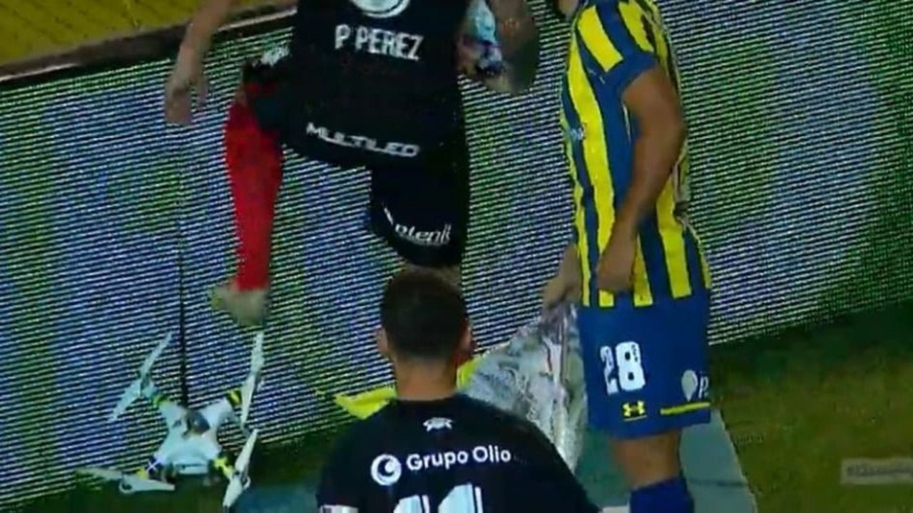 Sacado: Pablo Pérez destruyó un drone en el clásico Newell's vs.Rosario Central