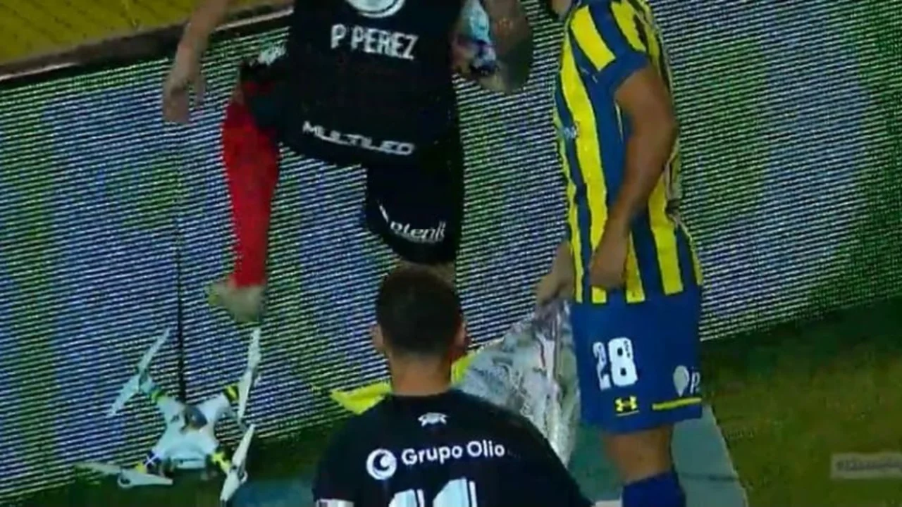 Sacado: Pablo Pérez destruyó un drone en el clásico Newell's vs.Rosario Central