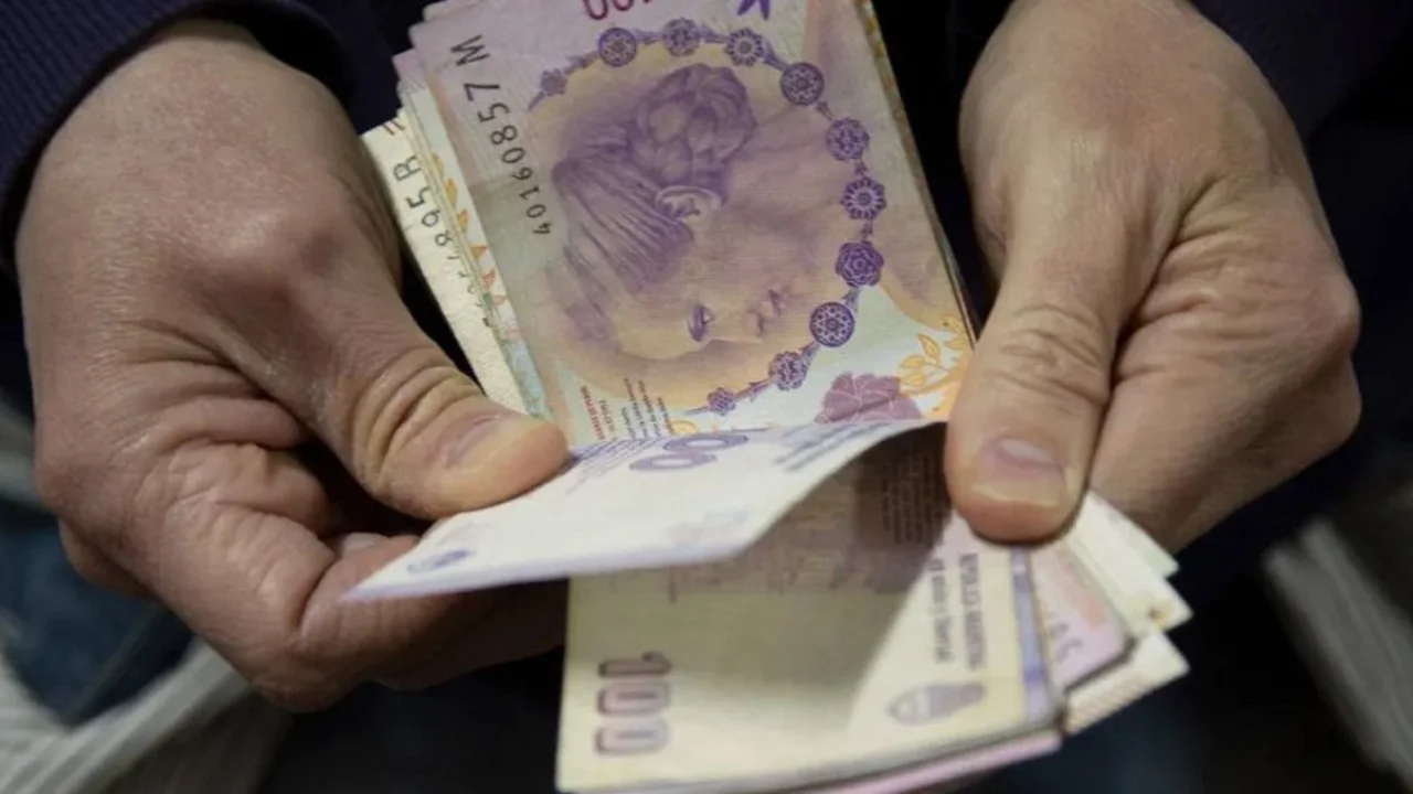 Economía destacó el incentivo al ahorro en pesos de las exenciones impositivas