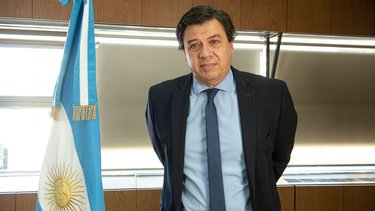 Se oficializó el aumento en tres tramos del salario mínimo