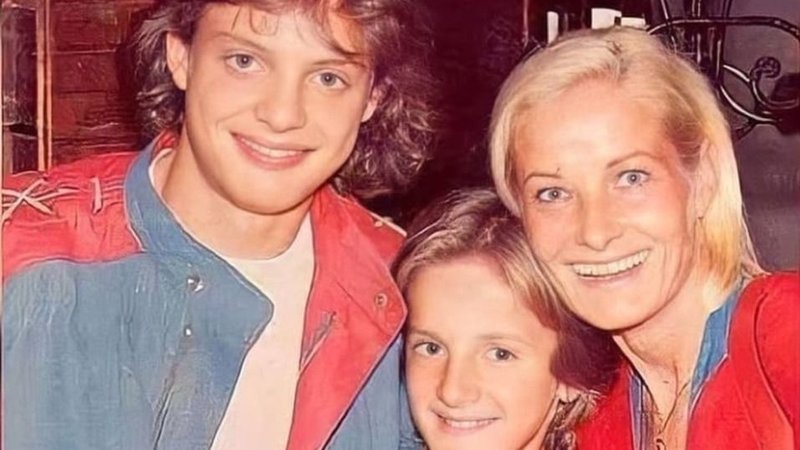 Marcela Basteri. Luis Miguel. Luis Miguel, la serie.