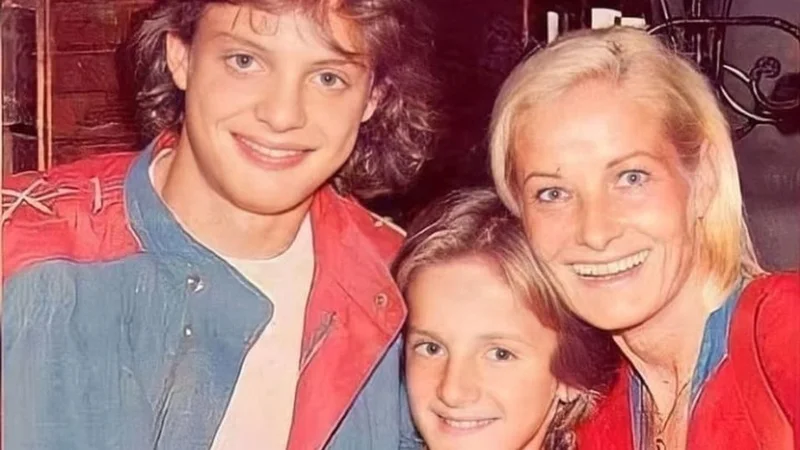 Marcela Basteri. Luis Miguel. Luis Miguel, la serie.